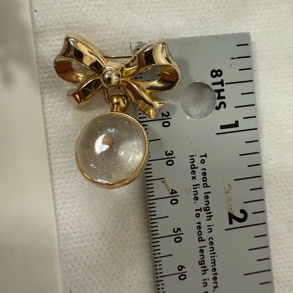 Xxsoldxx An Early Coro 1 golden & slvr Bow with mustard seed ball Guc 1.5" x 1" - Picture 9 of 9